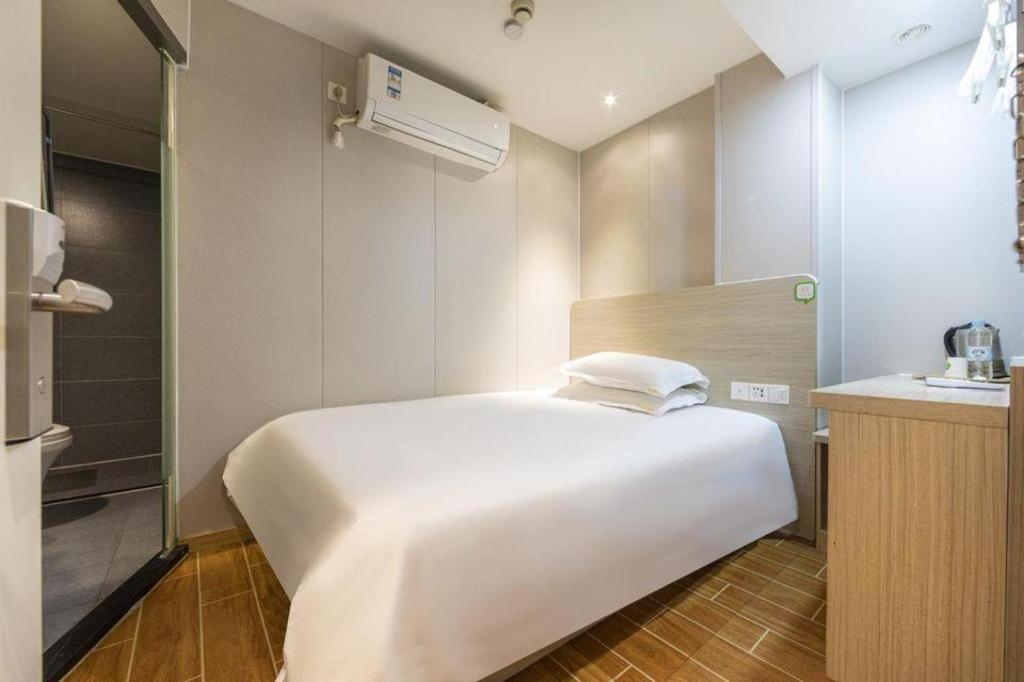 Hotel Hi Xuhui Jiaotong 2*